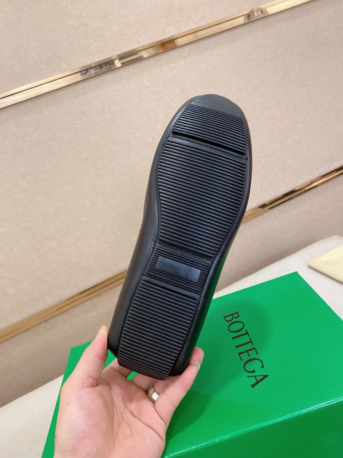 Men's shoes 💰 400💰 (Niu Li + Niu Pad) [BV] latest hot style‼ ️Casual men's shoes, uppers imported first-layer cowhide ➕Full imported cowhide lining✔️Exquisite workmanship, excellent foot feel, special rubber soles✔️, cool and fashionable, the latest fashion, fashionable outsole, hurry up. Code number: 38-44 (can be customized to 37.45, non-refundable)